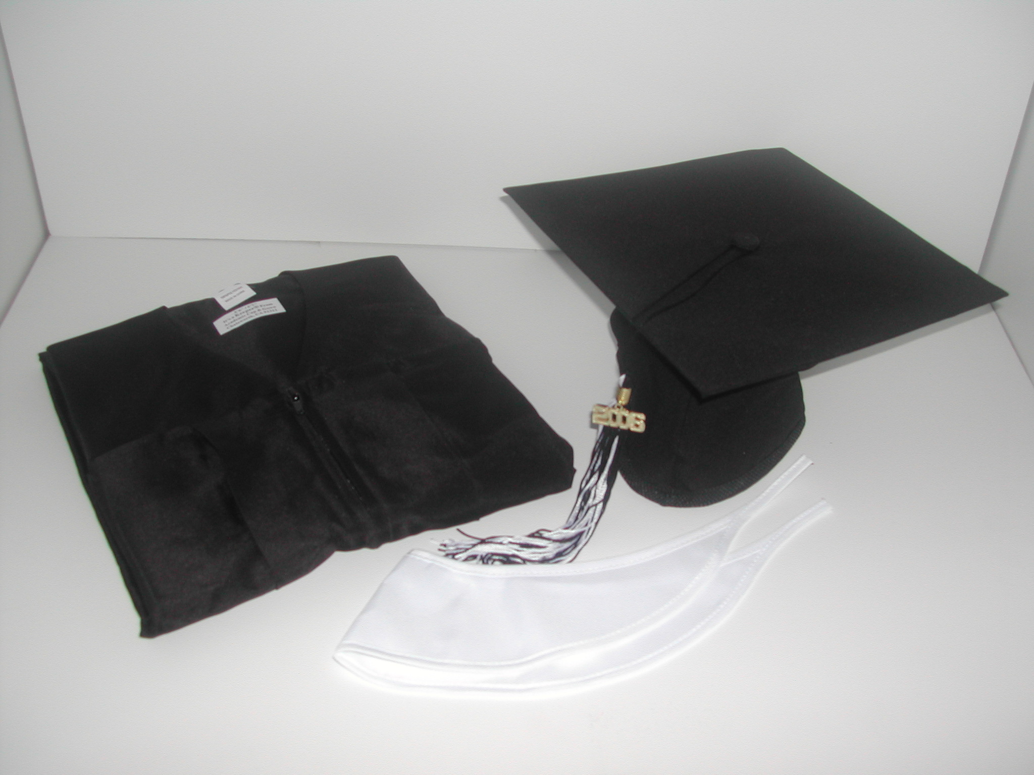 Black Graduation Gowns, Robes, Cap, Tassel, Polyester